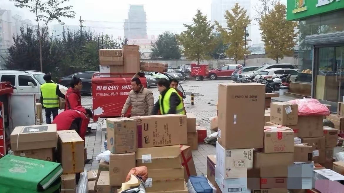 春节将至快递停运?多家快递公司回应:正常营业,不加价