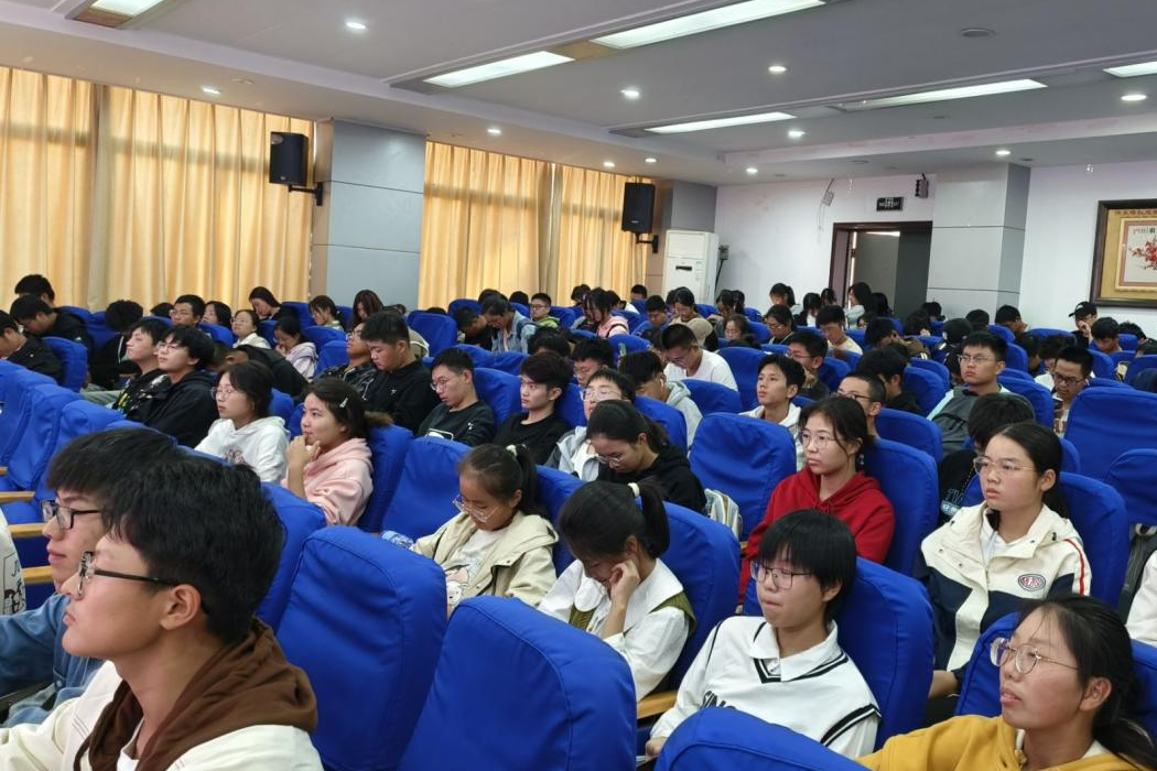 郑州大学心理健康教育讲座,助力2023级新生适应大学生活