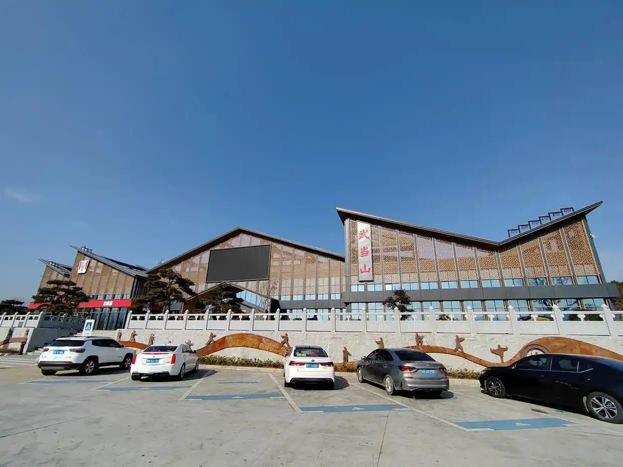 高速服务区盈利揭秘:加油站成顶梁柱,餐饮零售现状如何?