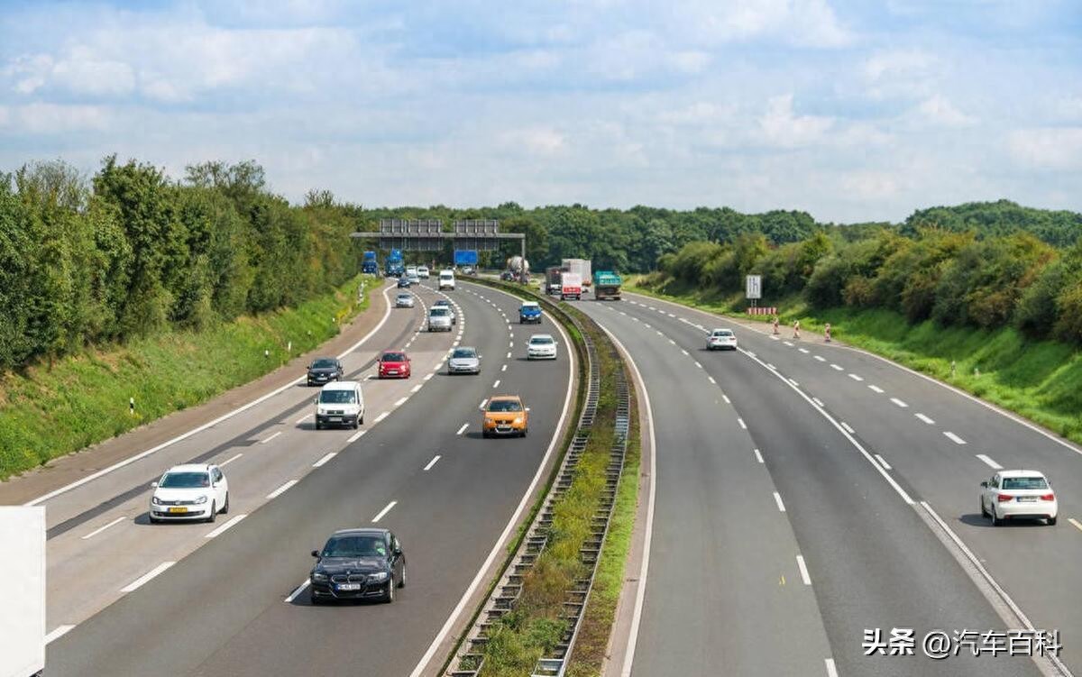 跑高速养成这8个习惯，基本不会出事故，老司机都这么做