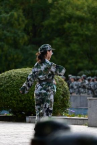 南华大学2025级药学院新生军训,多项荣誉彰显青春风采