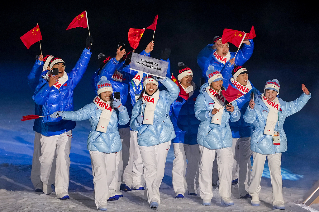 来自世界各地的运动员怀揣着梦想走进赛场。米兰冬奥会的开幕式真是太美了。