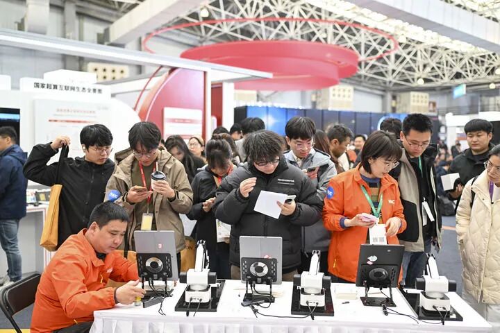 AI助力创意产品兴起,不依赖外挂,独居App成热门