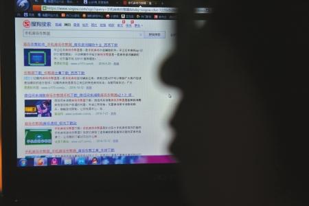 手机棋牌风盛行，警惕作弊外挂危害，别稀里糊涂输钱