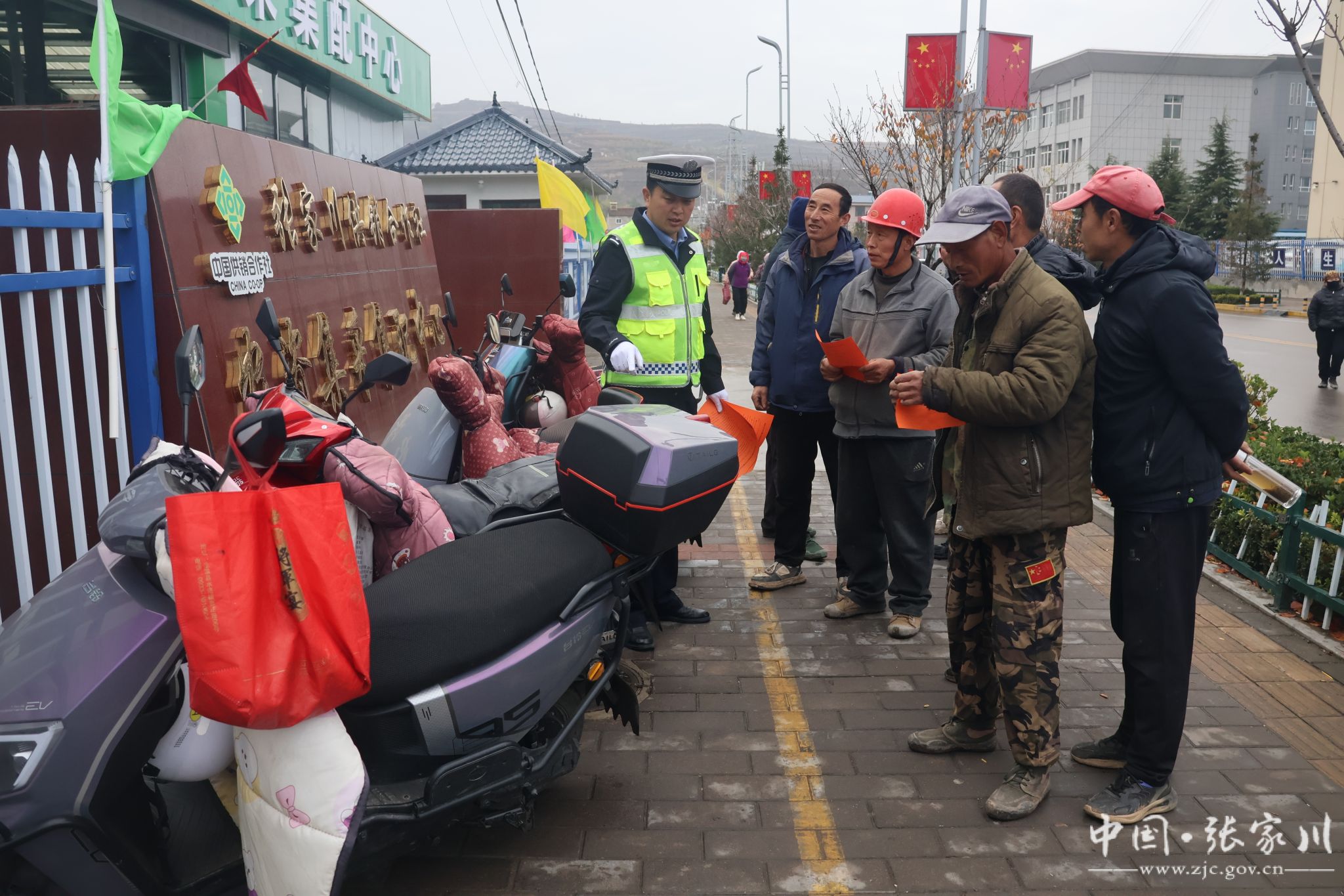 张家川县整治电动车交通违章,多举措保出行安全