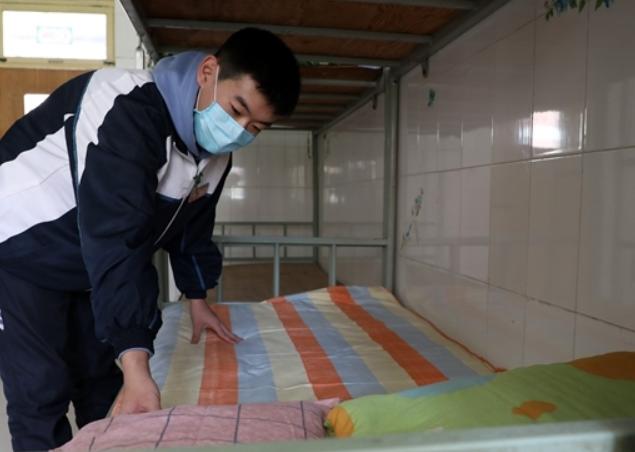 高中走读还是住校?家长纠结咋选,过来人给你这些建议