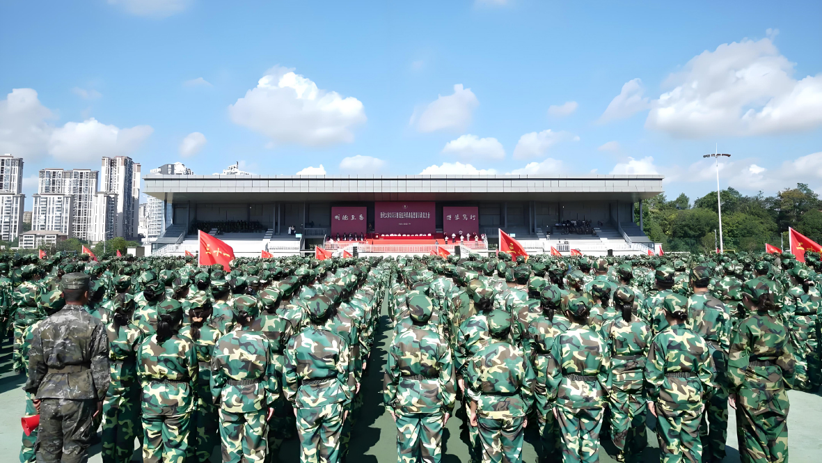 贵州大学2025级新生开学典礼暨军训动员大会盛大开启