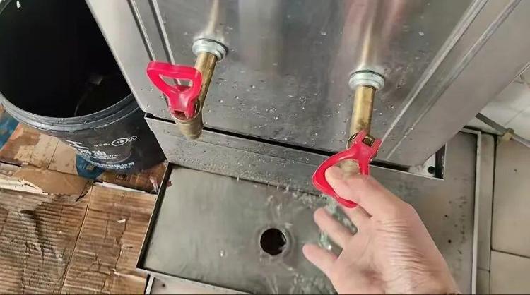 甘肃高速服务区开水供应故障，已抢修并开展专项整治