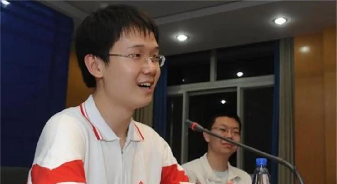 高考理科状元李泰伯求学路坎坷,遭11所名校拒仍坚韧前行