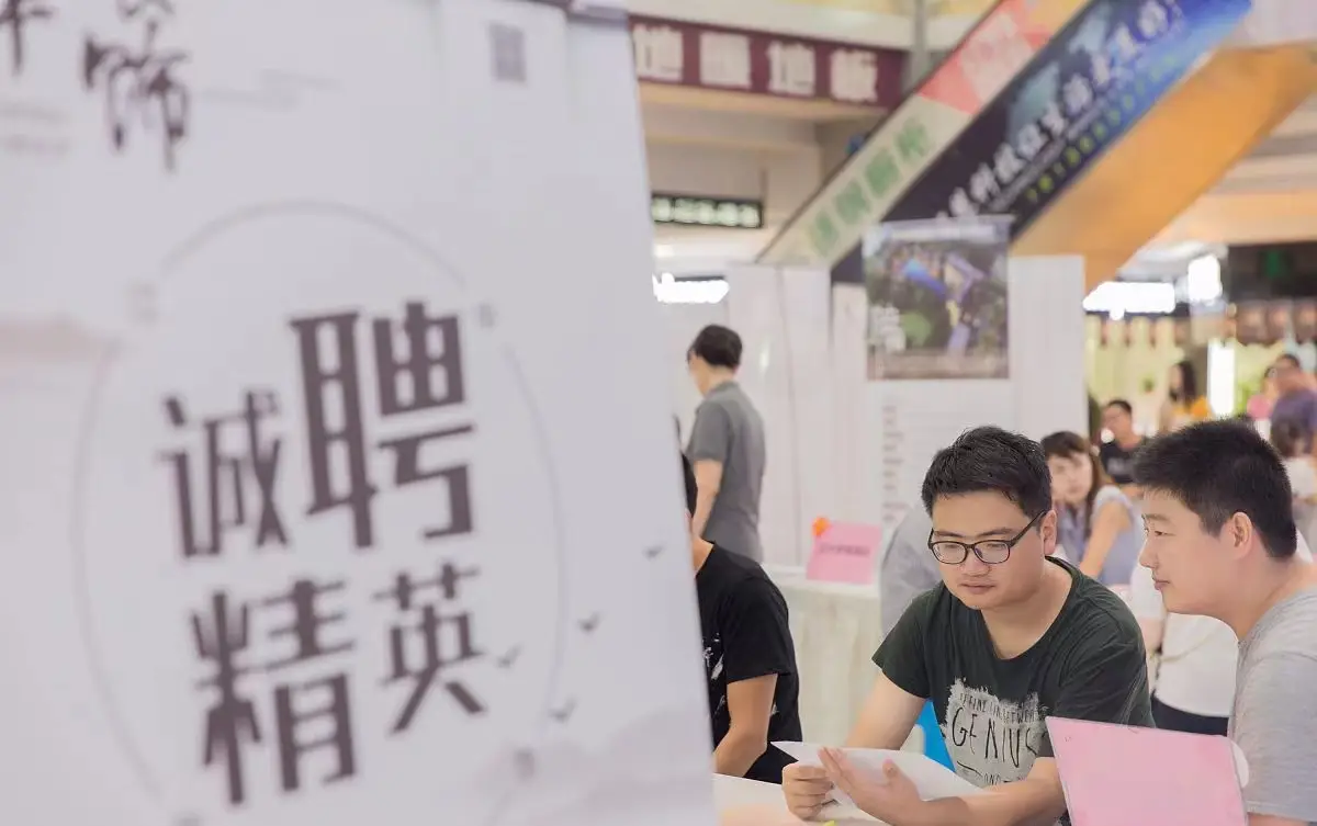 大学生创业指南：从准备到思维，资源整合与团队建设全攻略