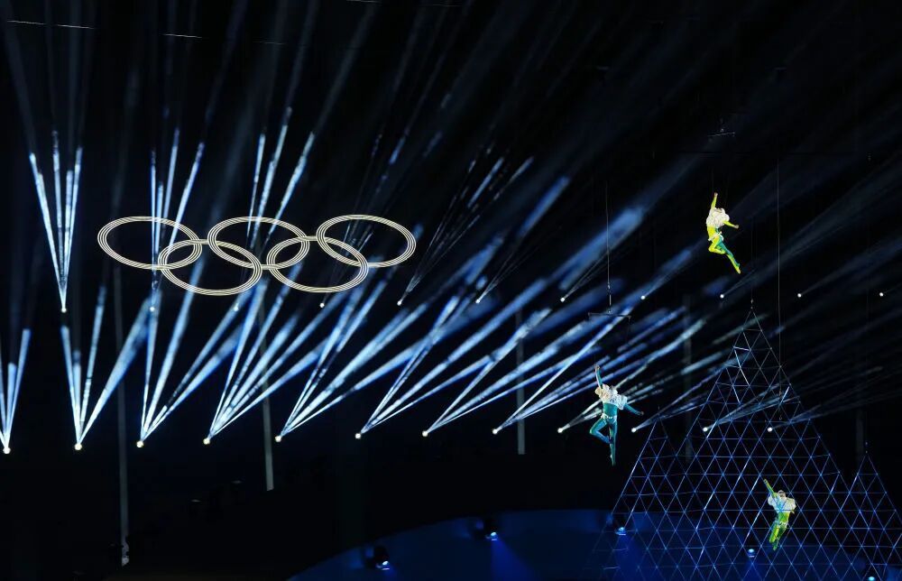 米兰冬奥会闭幕式精彩瞬间:志愿者致谢与各代表团入场等