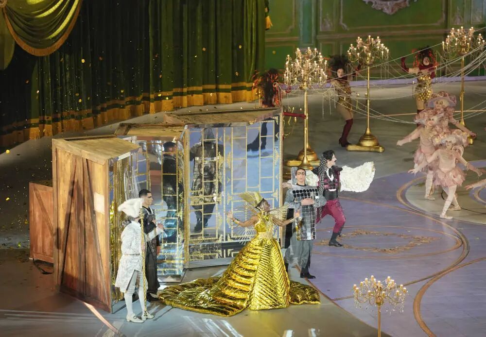 米兰冬奥会闭幕式精彩瞬间:志愿者致谢与各代表团入场等