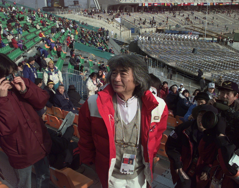 第十三届、十四届冬奥会举办时间及中国代表团首次亮相情况