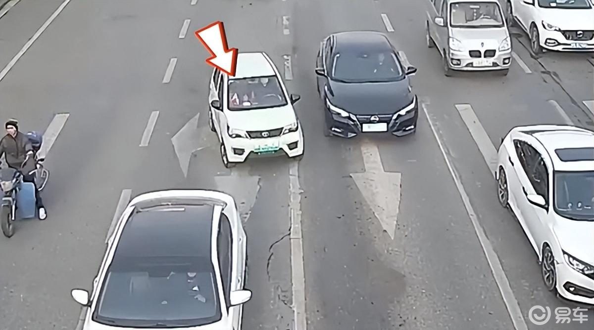 路口、分道口、弯道:违章高发地段,开车经过要警惕