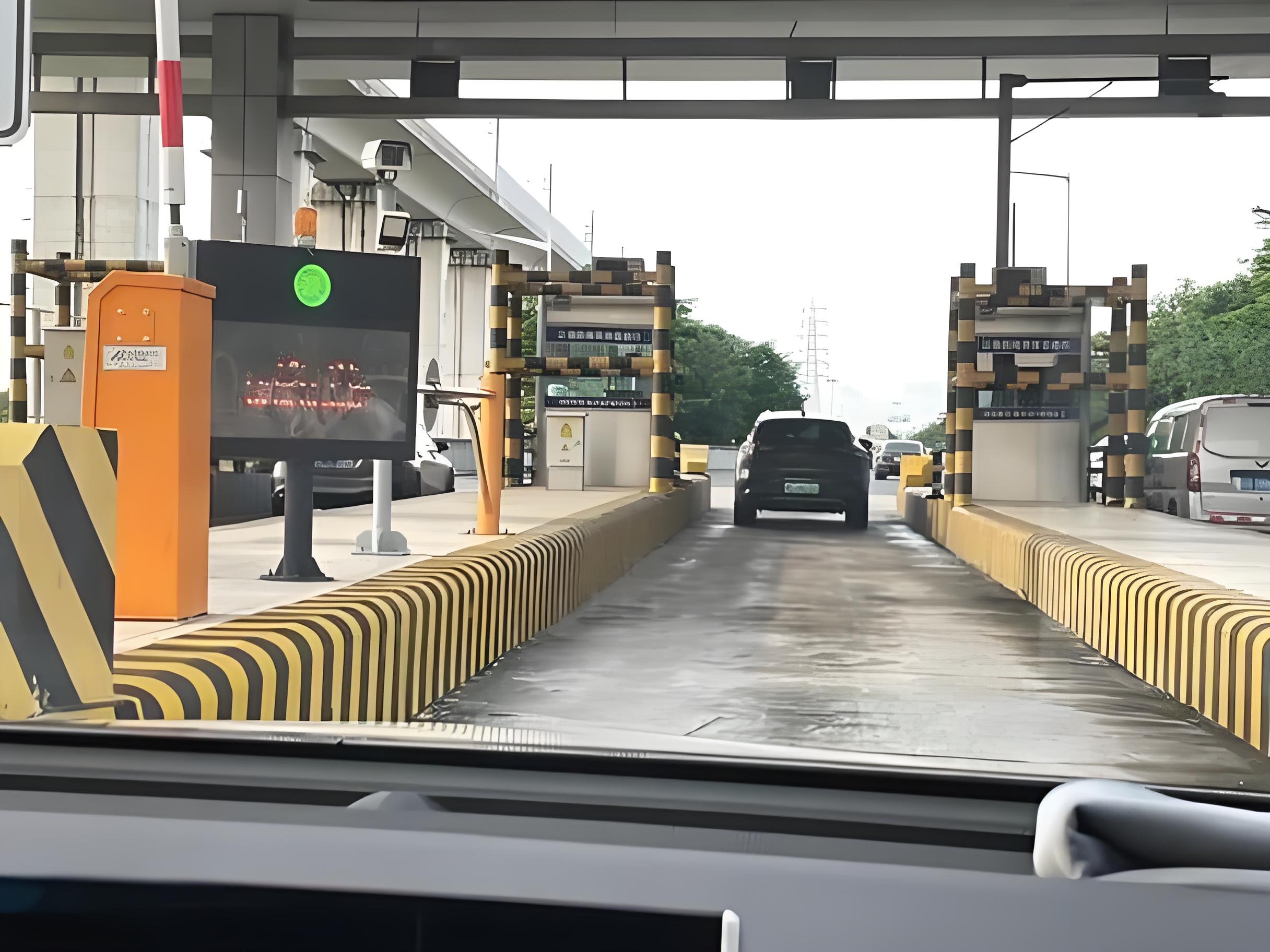 高速ETC误入别倒车!原地找工作人员,免扣12分