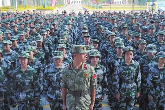 岳阳学院新生军训动员大会举行 大学军训开启开学第一课